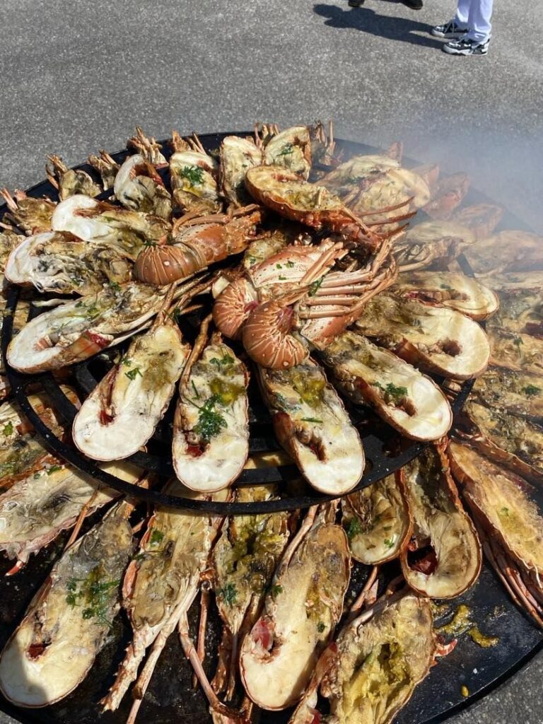 Fruits de mer et langoustines gratinés sur une plancha